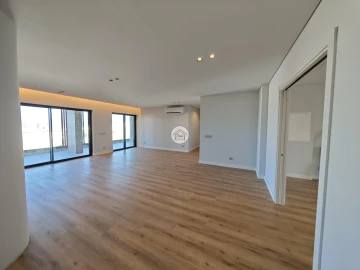 Apartamento T5 para Venda em Faro (Sé e São Pedro)
