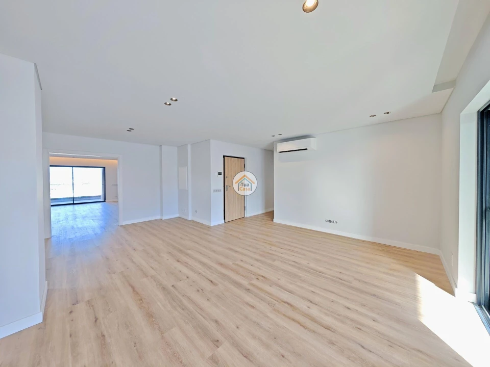 Apartamento T5 para Venda em Faro (Sé e São Pedro) Foto 3