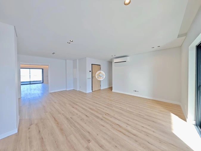 Apartamento T5 para Venda em Faro (Sé e São Pedro) Foto 3