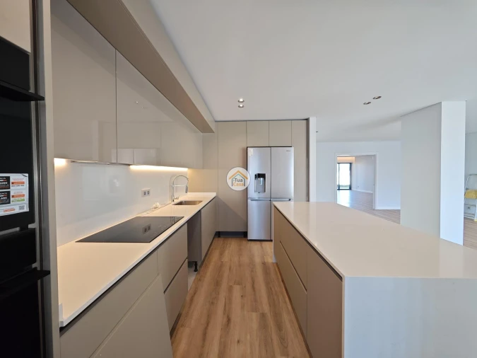Apartamento T5 para Venda em Faro (Sé e São Pedro) Foto 7