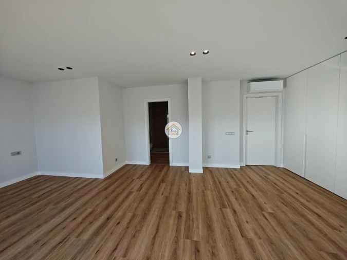 Apartamento T5 para Venda em Faro (Sé e São Pedro) Foto 24
