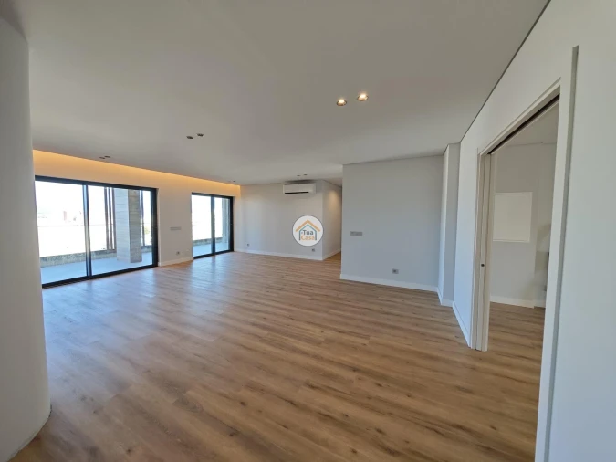 Apartamento T5 para Venda em Faro (Sé e São Pedro) Foto 34
