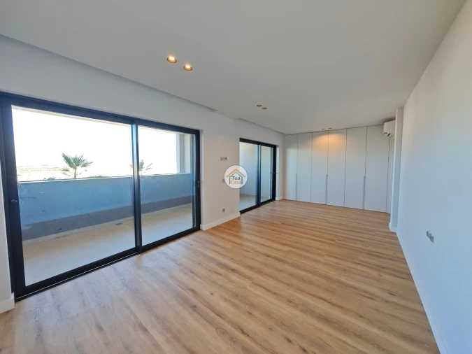 Apartamento T5 para Venda em Faro (Sé e São Pedro) Foto 49