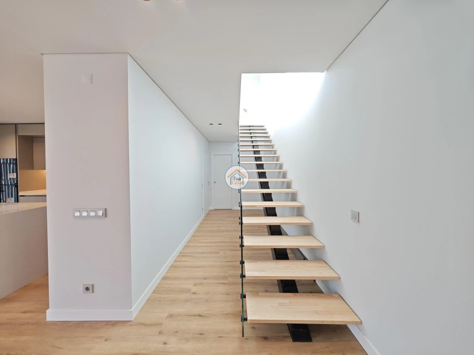 Apartamento T5 para Venda em Faro (Sé e São Pedro) Foto 5