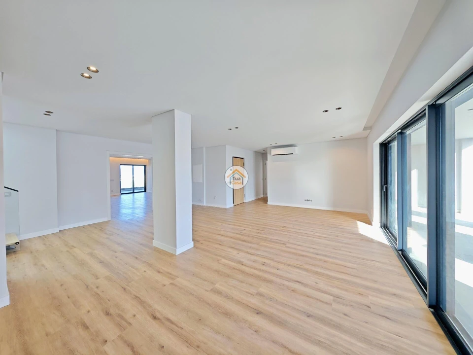Apartamento T5 para Venda em Faro (Sé e São Pedro) Foto 2