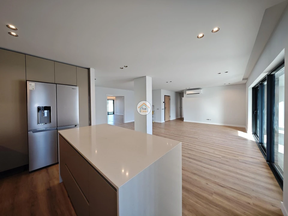 Apartamento T5 para Venda em Faro (Sé e São Pedro) Foto 8