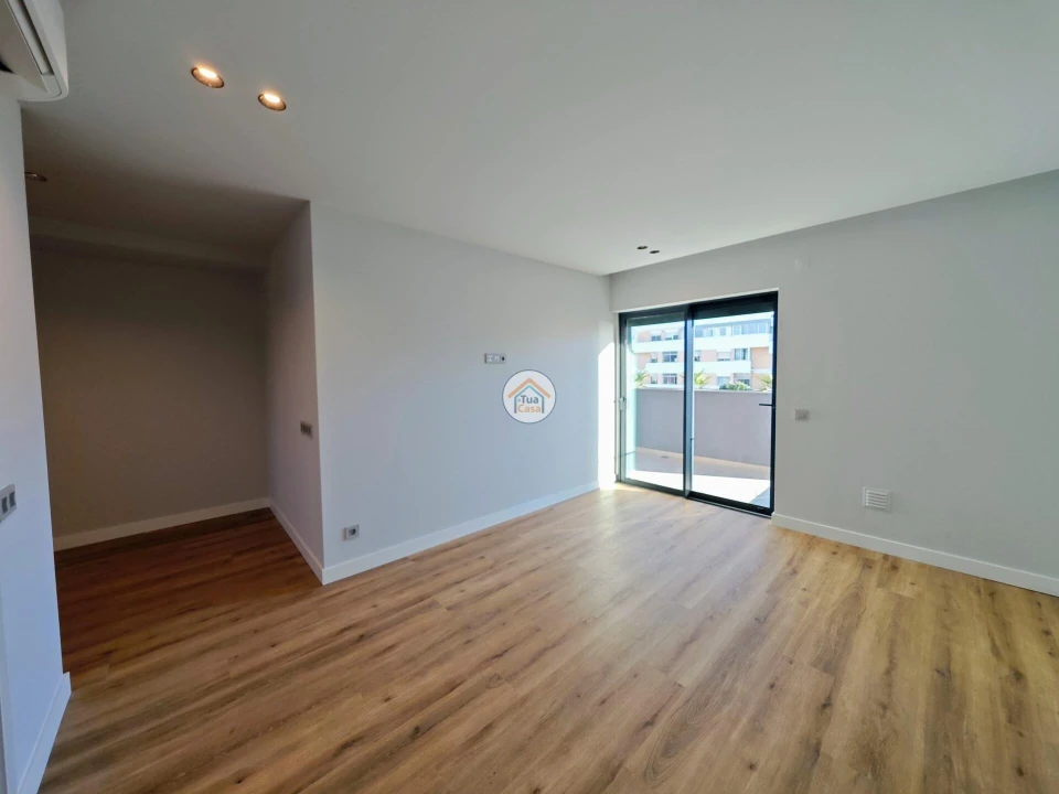 Apartamento T5 para Venda em Faro (Sé e São Pedro) Foto 64