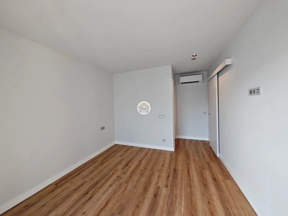 Apartamento T5 para Venda em Faro (Sé e São Pedro) Foto 12