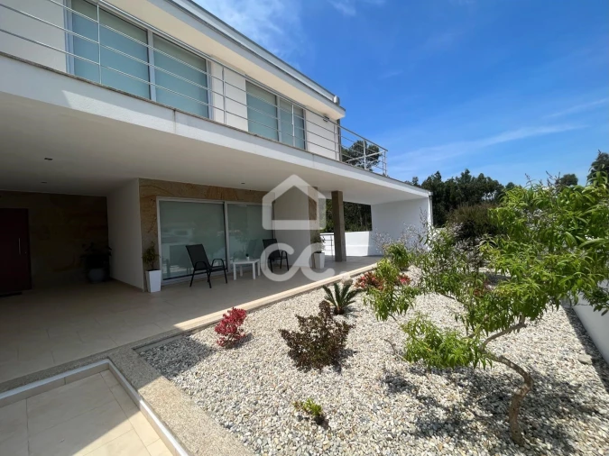 Moradia T4 para Venda em Carreço Foto 3