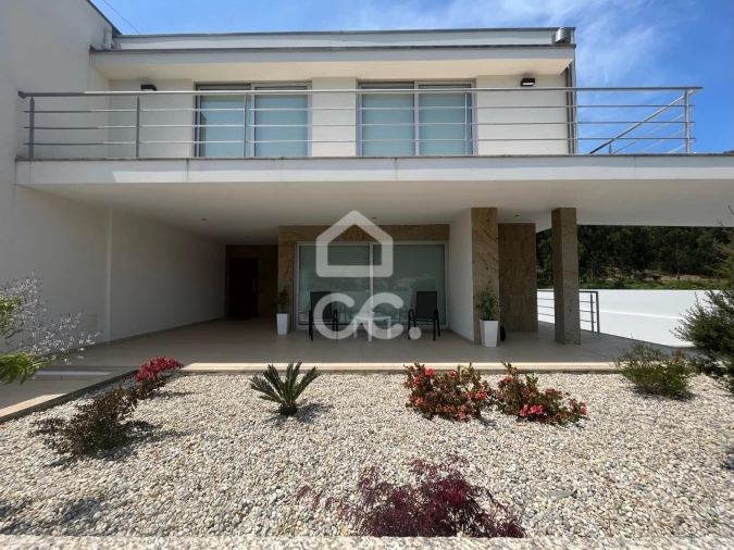 Moradia T4 para Venda em Carreço Foto 1