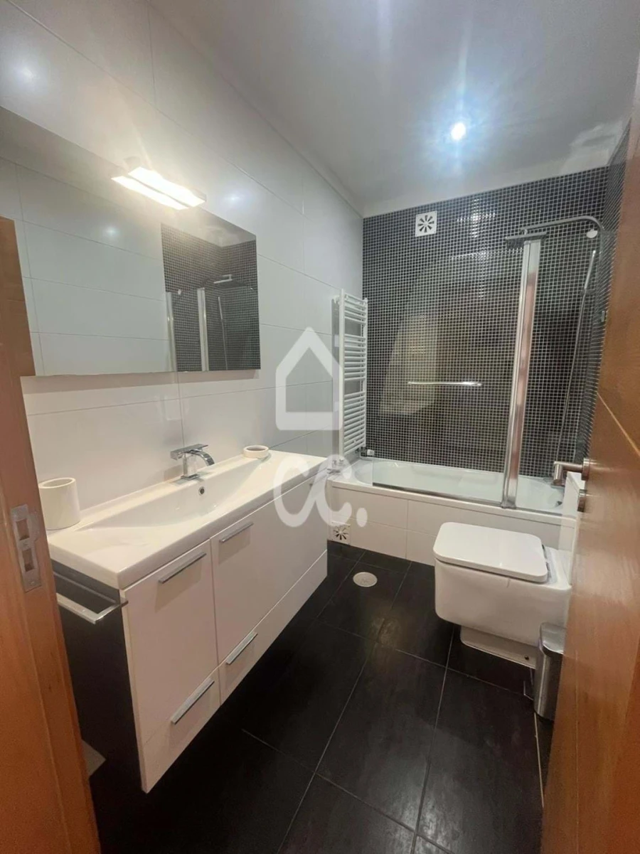 Moradia T4 para Venda em Carreço Foto 12