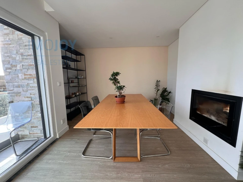 Moradia T4 para Venda em Carvoeira Foto 5