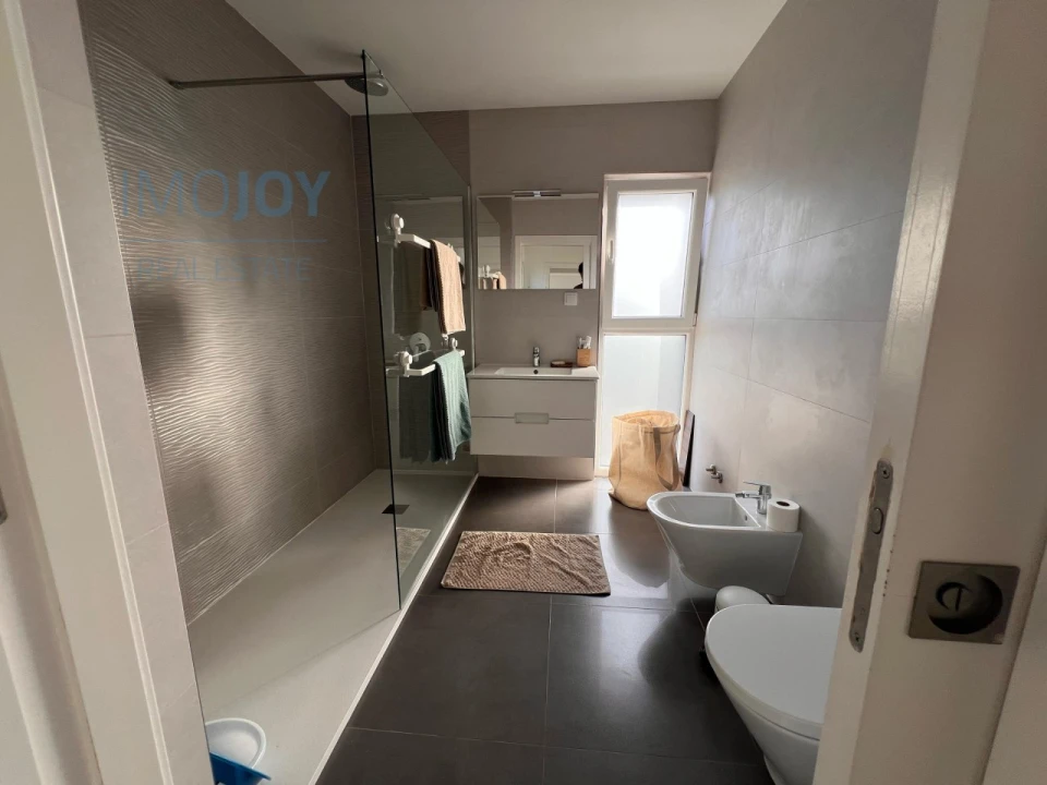 Moradia T4 para Venda em Carvoeira Foto 13