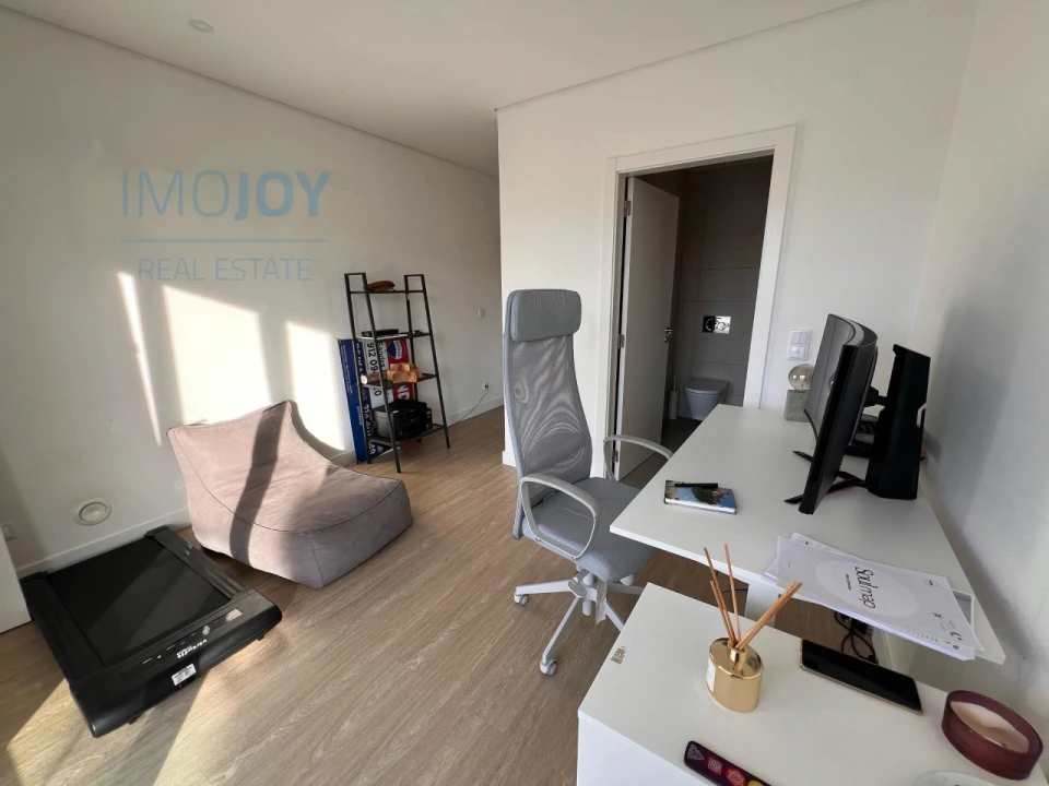 Moradia T4 para Venda em Carvoeira Foto 17