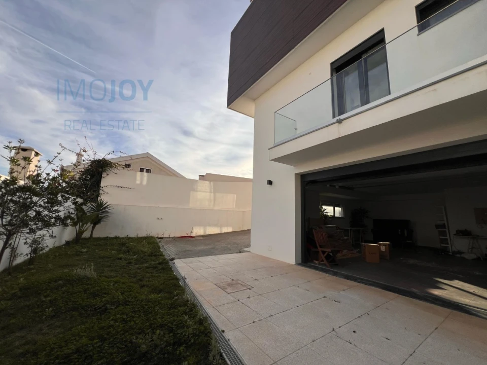 Moradia T4 para Venda em Carvoeira Foto 22