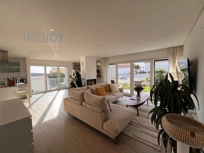 Moradia T4 para Venda em Carvoeira Foto 2