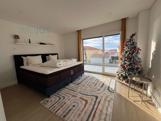 Moradia T4 para Venda em Carvoeira Foto 10