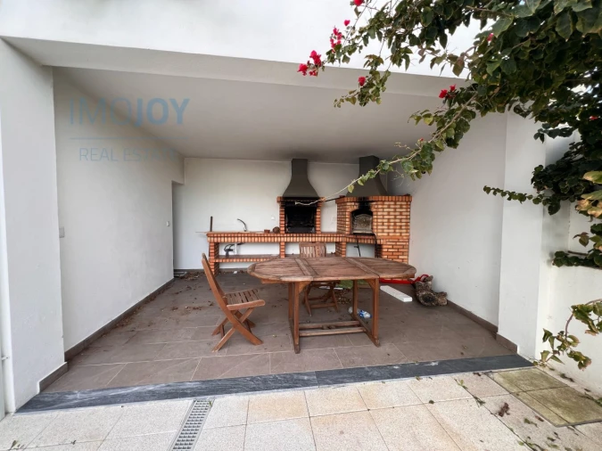 Moradia T4 para Venda em Carvoeira Foto 23