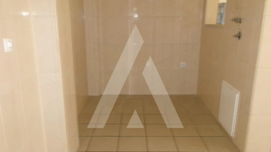 Negócio para Venda em Valongo dos Azeites Foto 11