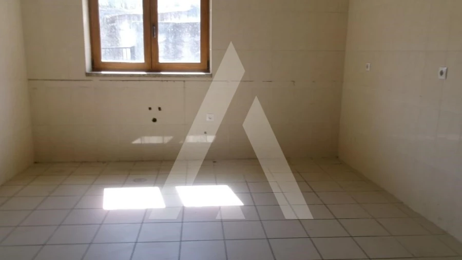 Negócio para Venda em Valongo dos Azeites Foto 12