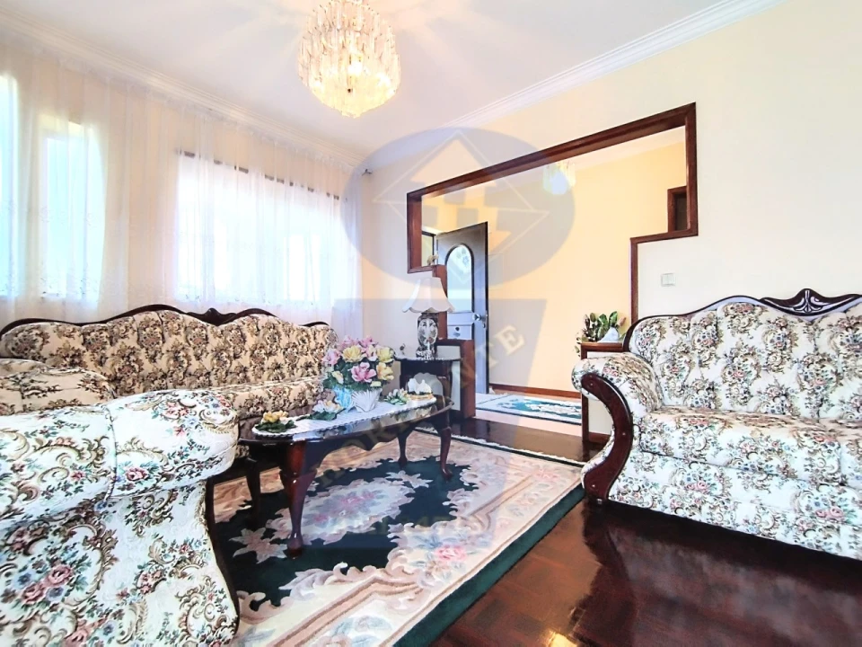 Moradia T5 para Venda em Covões e Camarneira Foto 3