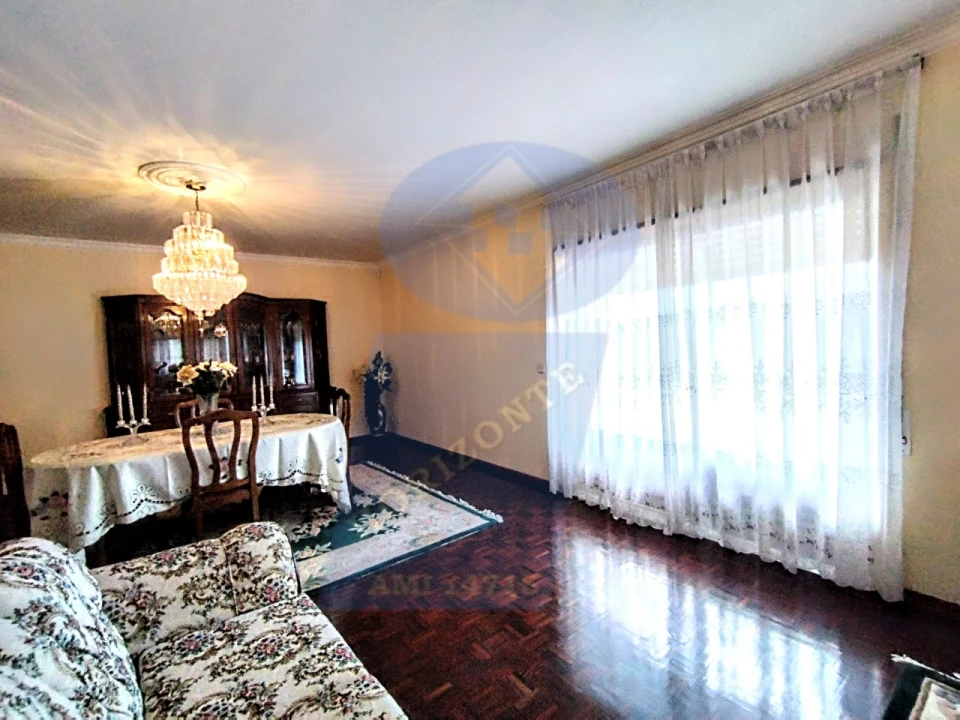 Moradia T5 para Venda em Covões e Camarneira Foto 2