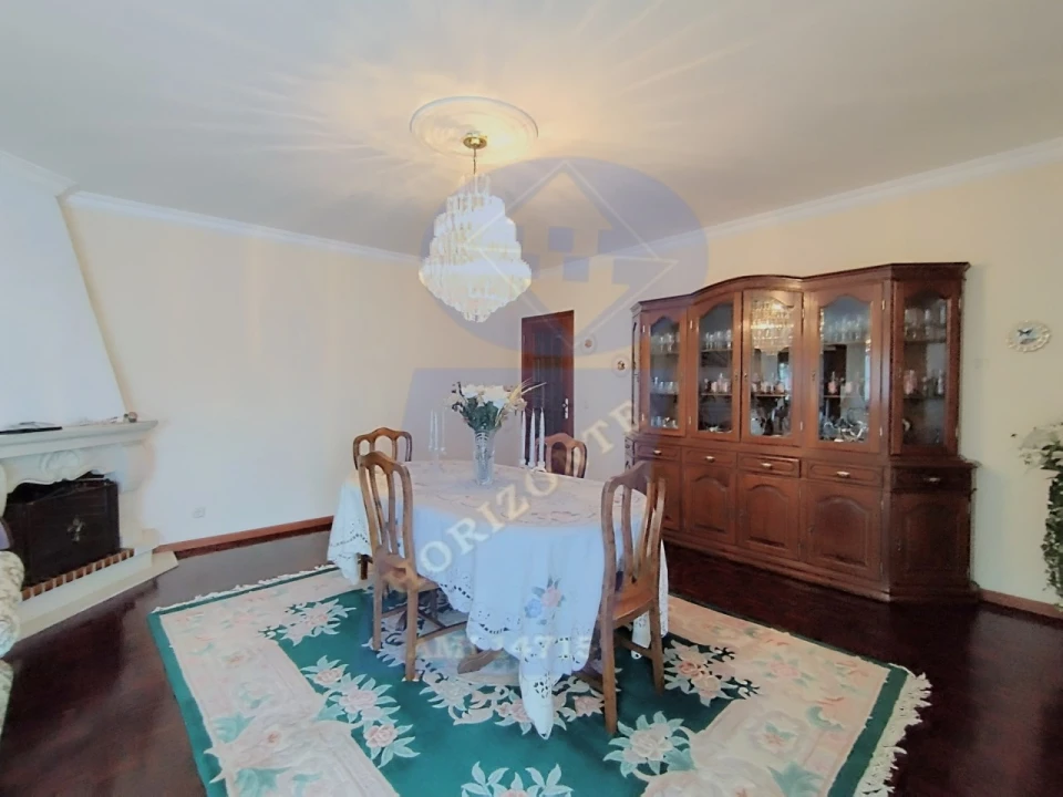 Moradia T5 para Venda em Covões e Camarneira Foto 6