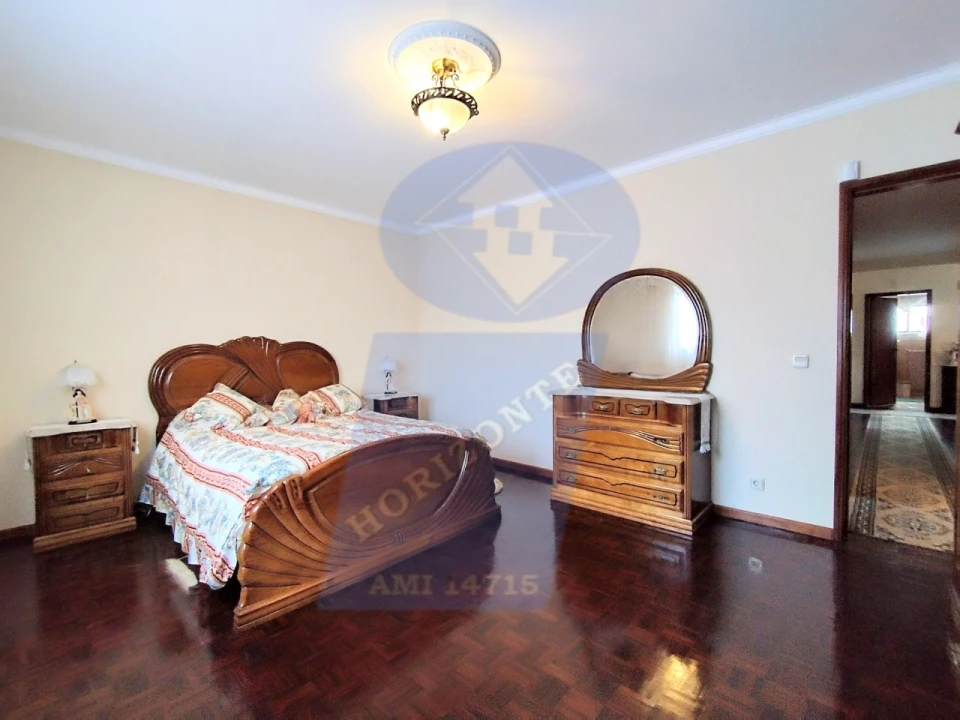 Moradia T5 para Venda em Covões e Camarneira Foto 8