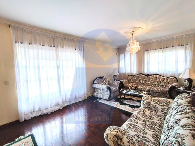 Moradia T5 para Venda em Covões e Camarneira Foto 1