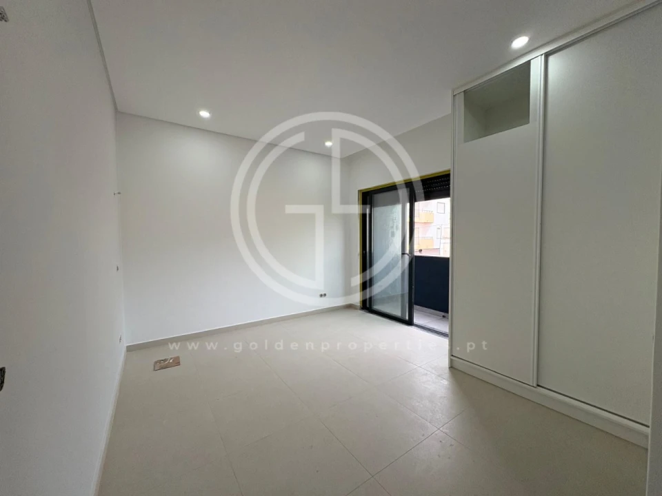 Moradia T3 para Venda em Faro (Sé e São Pedro) Foto 4