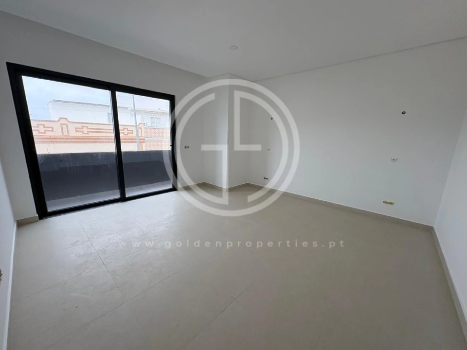 Moradia T3 para Venda em Faro (Sé e São Pedro) Foto 6