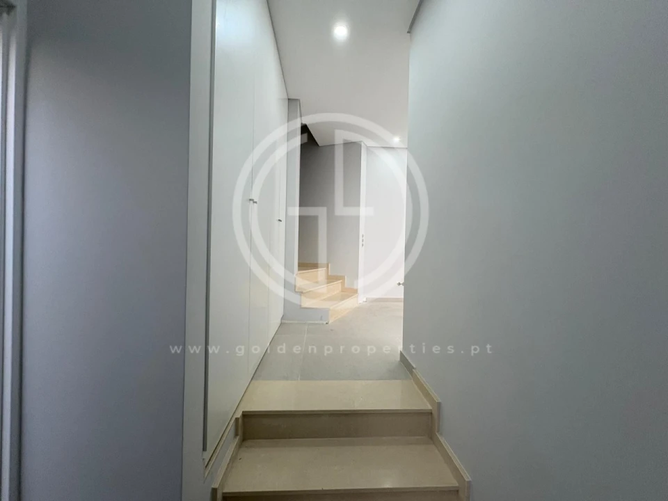 Moradia T3 para Venda em Faro (Sé e São Pedro) Foto 9
