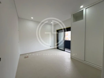 Moradia T3 para Venda em Faro (Sé e São Pedro)