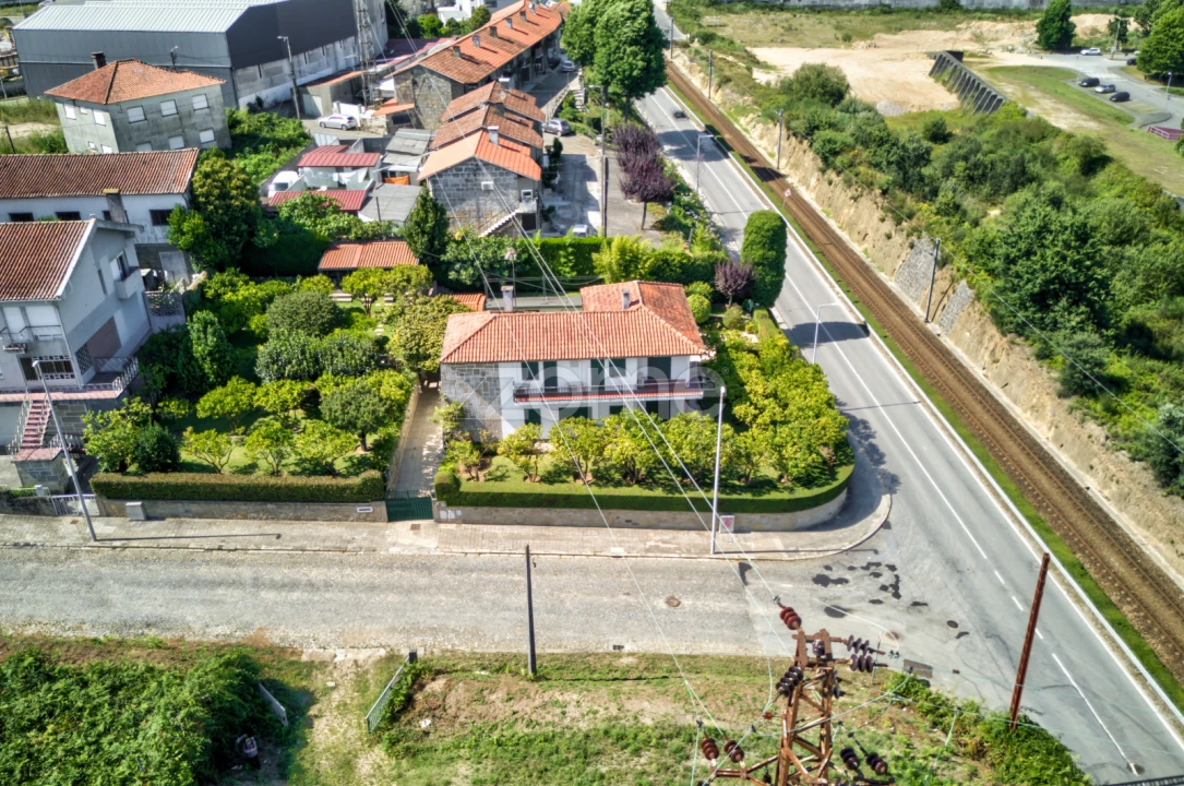 Moradia T5 para Venda em Arcozelo Foto 3