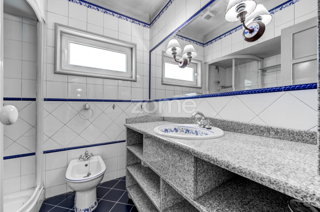 Moradia T5 para Venda em Arcozelo Foto 32