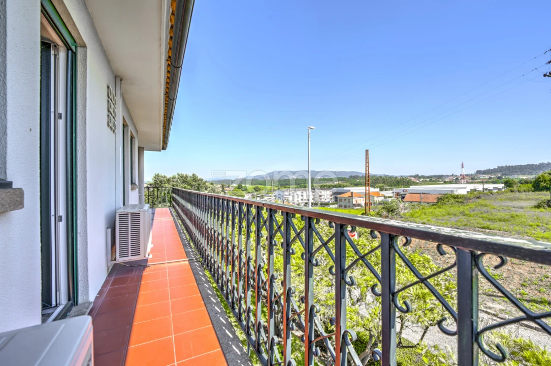 Moradia T5 para Venda em Arcozelo Foto 35