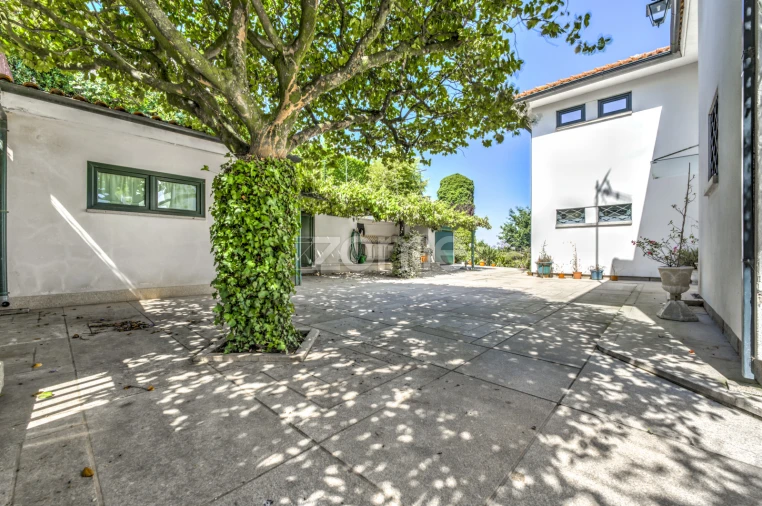 Moradia T5 para Venda em Arcozelo Foto 39