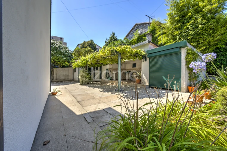 Moradia T5 para Venda em Arcozelo Foto 1