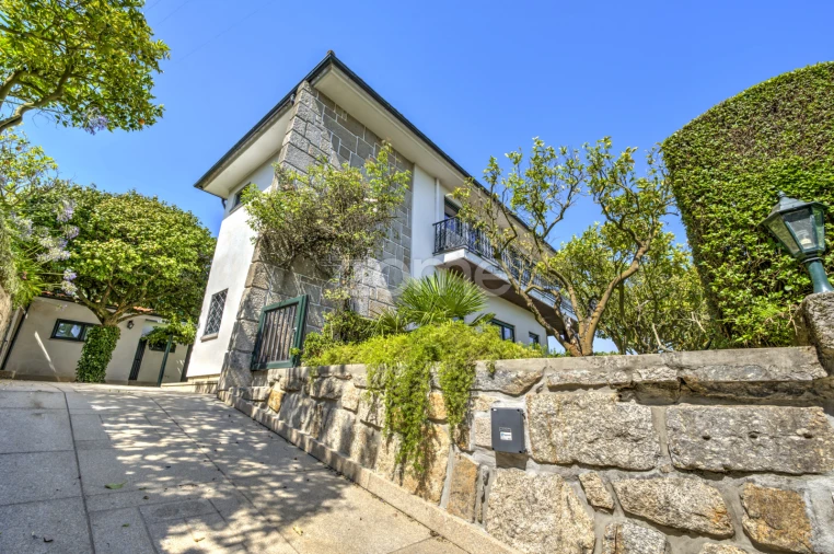 Moradia T5 para Venda em Arcozelo Foto 6