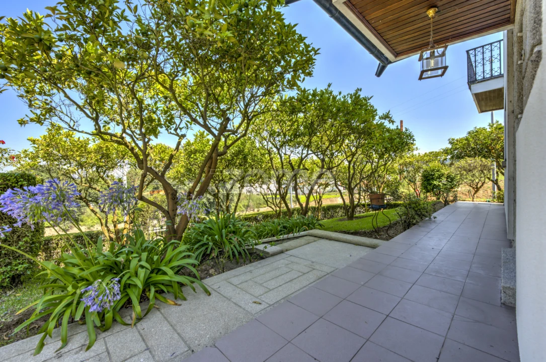 Moradia T5 para Venda em Arcozelo Foto 8