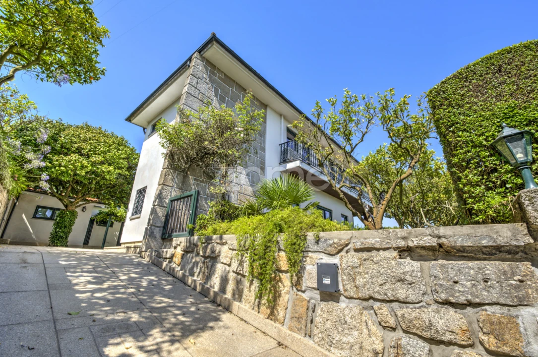 Moradia T5 para Venda em Arcozelo Foto 6