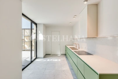 Apartamento T4 para Venda em Beato