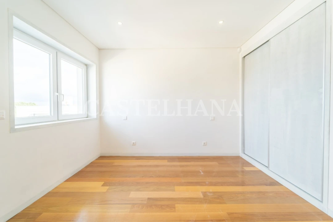 Moradia T4 para Venda em Oliveira do Douro Foto 3