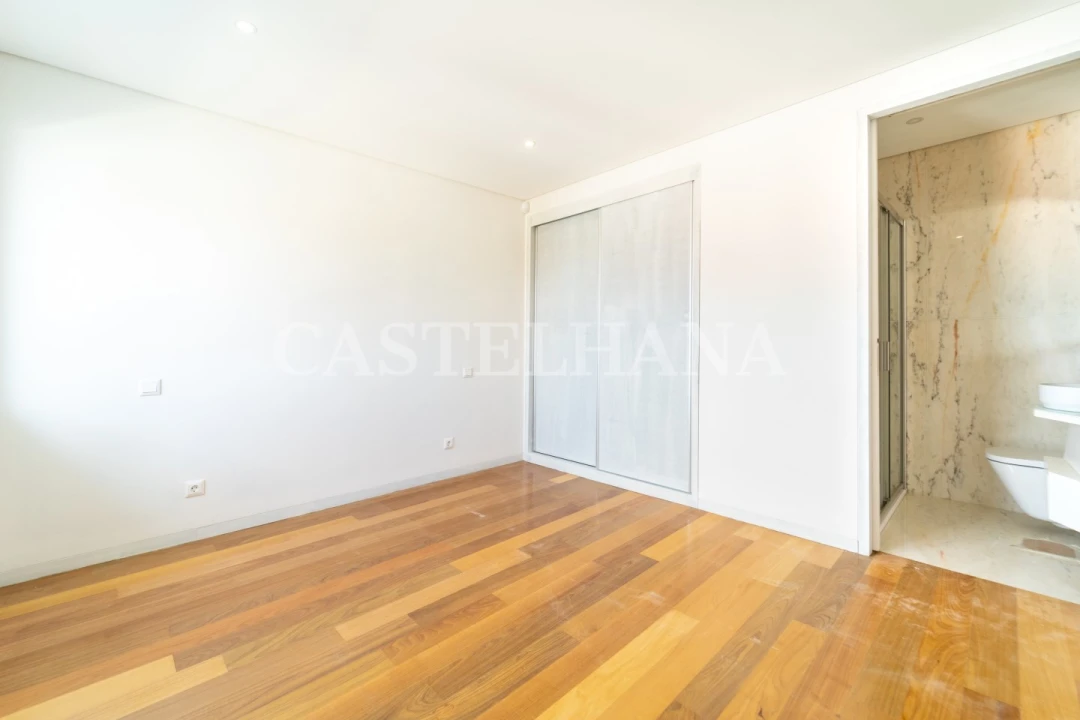 Moradia T4 para Venda em Oliveira do Douro Foto 5