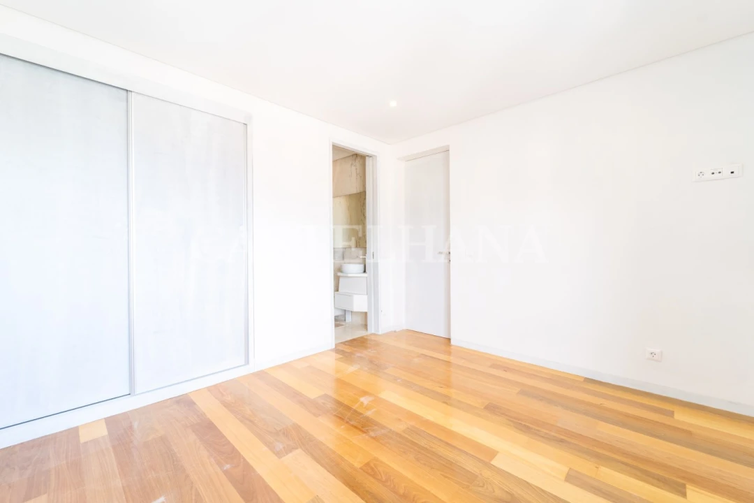 Moradia T4 para Venda em Oliveira do Douro Foto 7