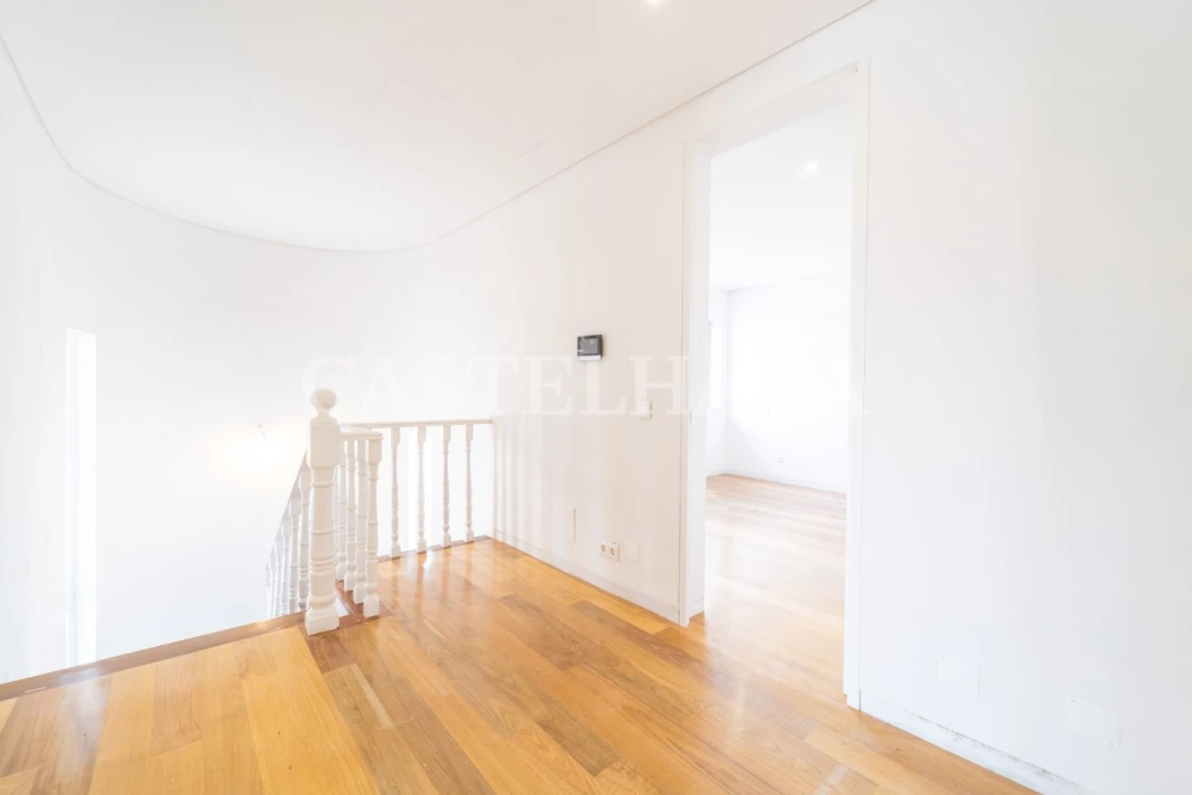 Moradia T4 para Venda em Oliveira do Douro Foto 8