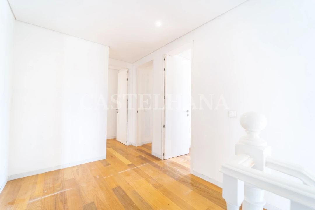 Moradia T4 para Venda em Oliveira do Douro Foto 9