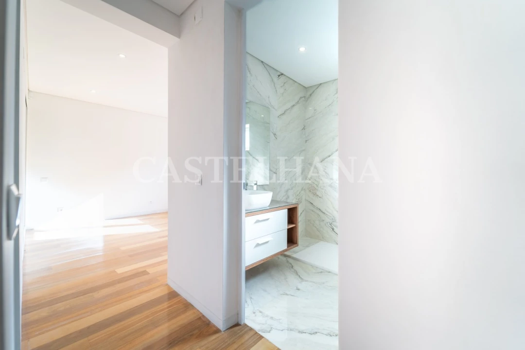 Moradia T4 para Venda em Oliveira do Douro Foto 10