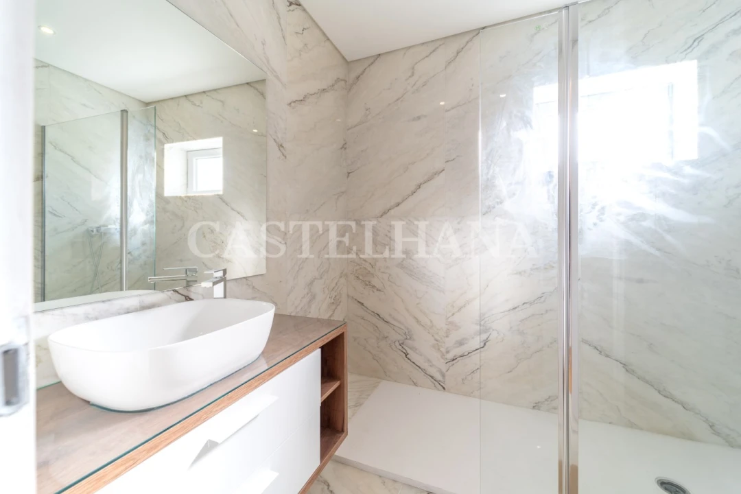 Moradia T4 para Venda em Oliveira do Douro Foto 11