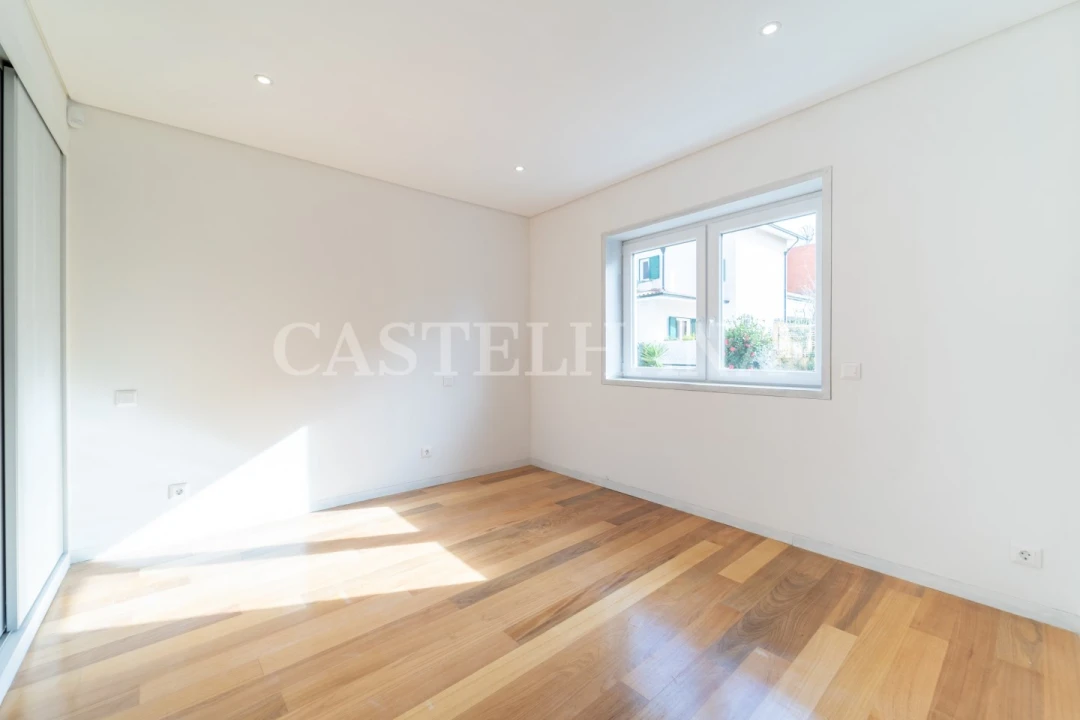 Moradia T4 para Venda em Oliveira do Douro Foto 13